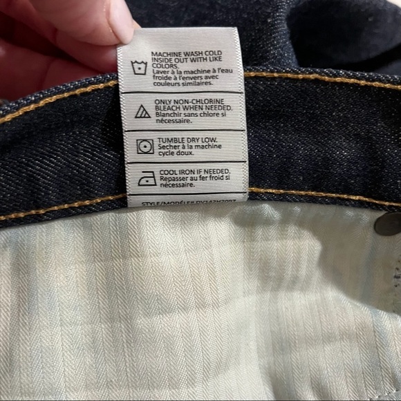 Vince Cropped Relaxed Fit Jeans Dark Wash Size 27 Raw Hem Button Fly DV142H2097 - Picture 8 of 8